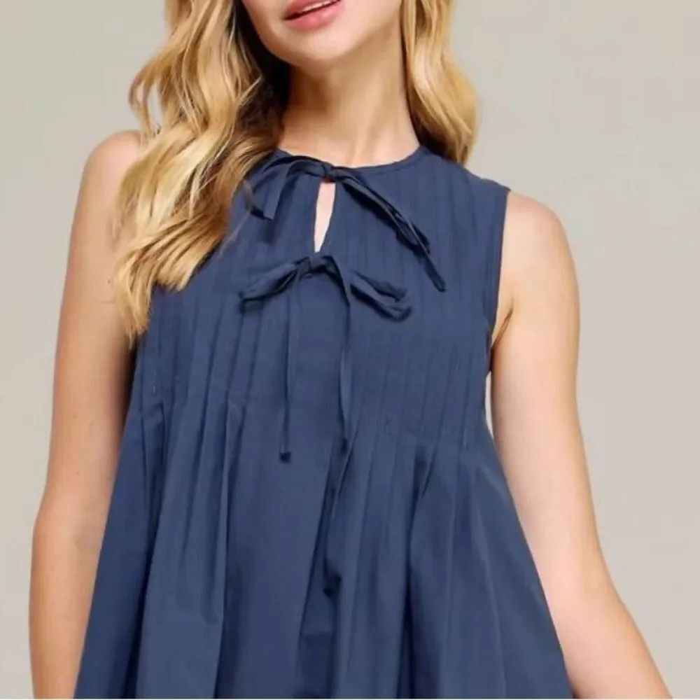 Strut & Bolt Navy Pintuck Linen Sleeveless Top Size Large